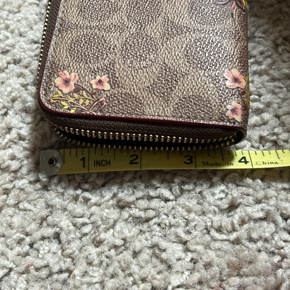 COACH NEW CONDITION ZIPPY FLOWERED WALLET - Picture 10 of 10